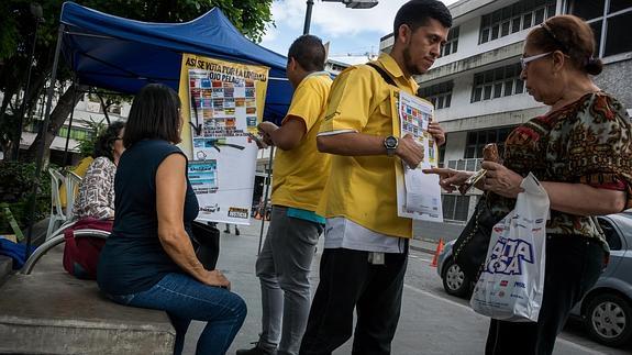 Activistas del partido Primero Justicia, miembro de la alianza opositora Mesa de Unidad Democrática.