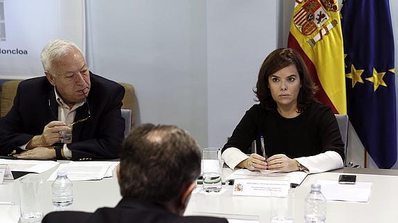 Margallo y Saénz de Santamaría, durante una reunión en Moncloa. 