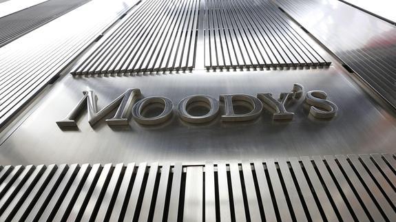 Logotipo de Moody's en su sede neoyorquina.