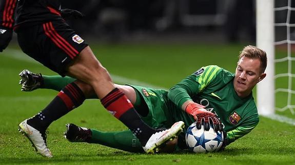 Ter Stegen, durante el partido ante el Bayer Leverkusen. 