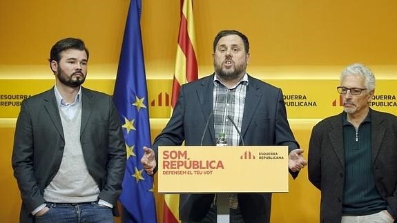 El presidente de ERC, Oriol Junqueras (c).