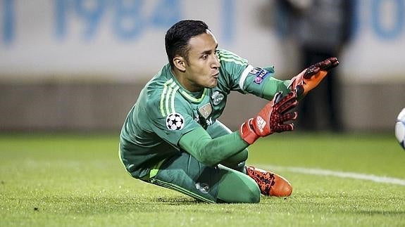 Keylor Navas realiza una parada. 