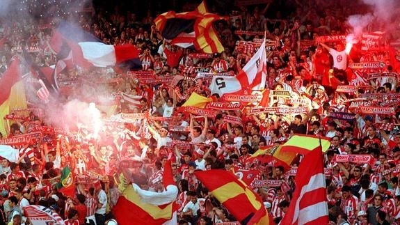 Miembros del Frente Atlético en el Calderón. 