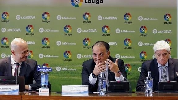 Javier Tebas, en el centro de la imagen. 