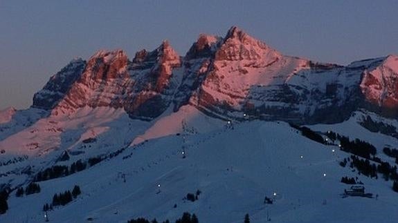 La estación de Champery, en un atardecer