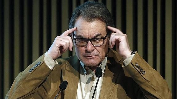 El presidente de CDC, Artur Mas, clausura la convención nacional de la rama juvenil de CDC.