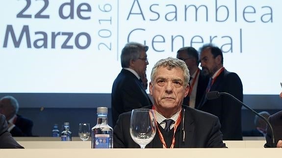 Ángel María Villar, en la asamblea extraordinaria de la FEF. 