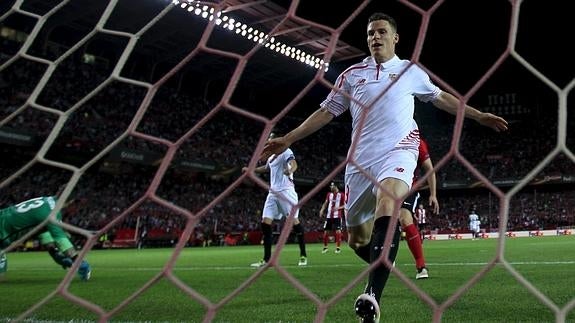 Gameiro celebra su gol. 