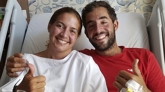 Marta Miguel y David Hernández en el Hospital Gleneagles de Kota Kinabalu (Malasia).