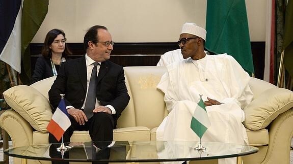 El presidente francés, François Hollande, y el nigeriano, Muhammadu Buhari. 