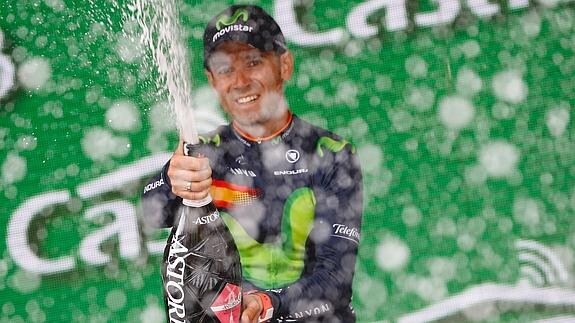 Valverde celebra su triunfo en el podio. 