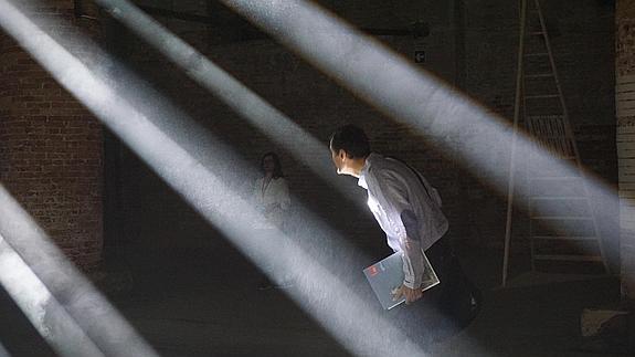 Vista de la instalación 'Lightscapes', del alemán Matthias Schuler, durante la inauguración de la Bienal de Venecia.