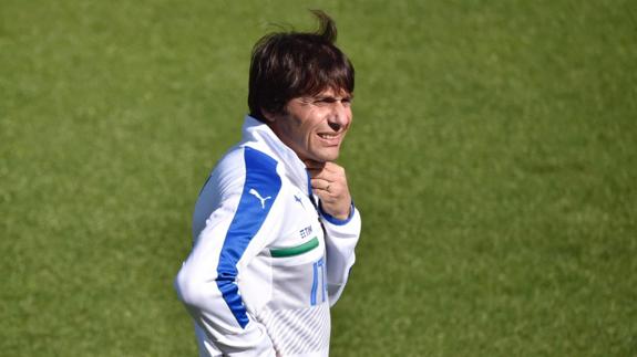 Antonio Conte, durante un entrenamiento de la selección italiana. 