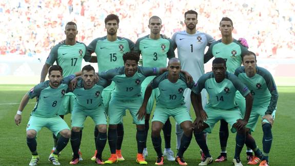 Foto de la selección portuguesa antes del Hungría-Portugal disputado en fase de grupos de la Eurocopa 2016. 