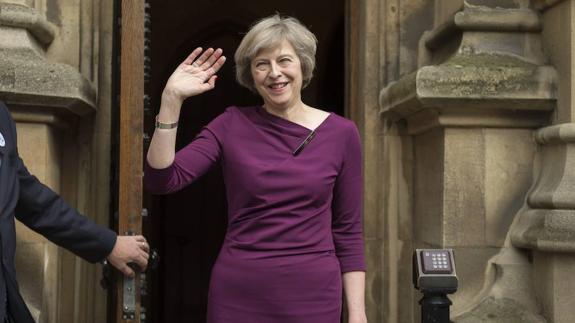 Theresa May, en la puerta del Parlamento en Londres.