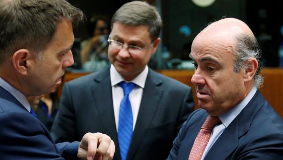 Luis de Guindos, ayer, durante la reunión del Ecofin.