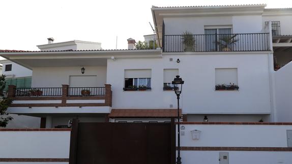 Fachada de la vivienda en Víznar (Granada) donde reside la familia de Ana Huete.