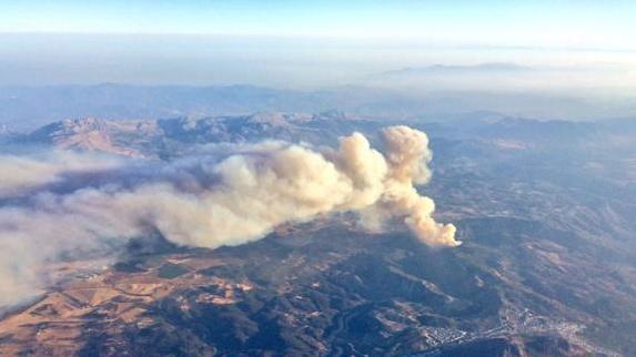 Vista aérea del incendio.