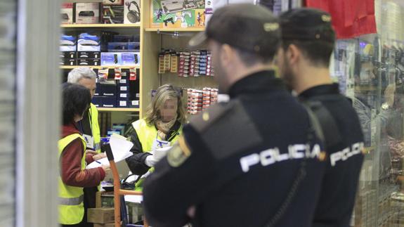 La Policía Nacional en una redada.