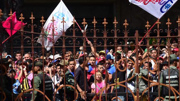 Manifestantes apoyan al Gobierno en Caracas