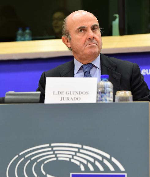 Luis de Guindos, ayer en Bruselas. 