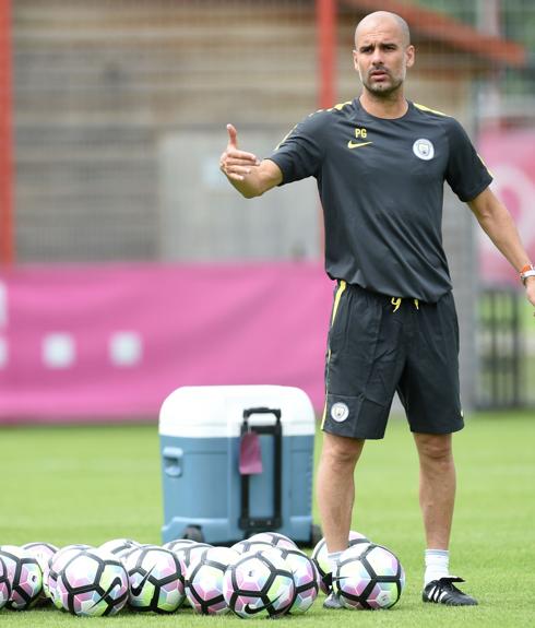 Pep Guardiola, en un entrenamiento del Manchester City. 