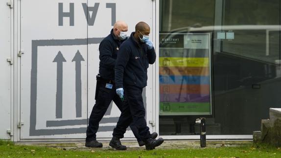 Dos policías neerlandeses.