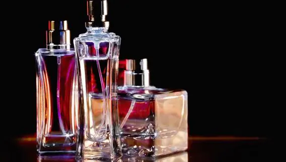 Varias muestras de perfumes. 