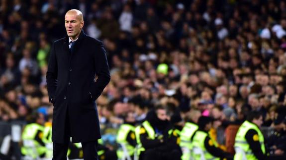 Zidane, ante el Betis. 