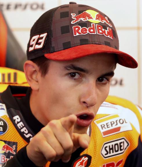 Márquez gesticula durante una pausa en el Gran Premio de Las Américas. 