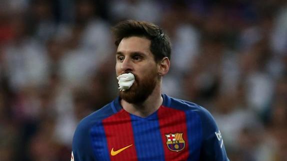 Leo Messi, con su apósito en la boca tras el codazo de Marcelo. 