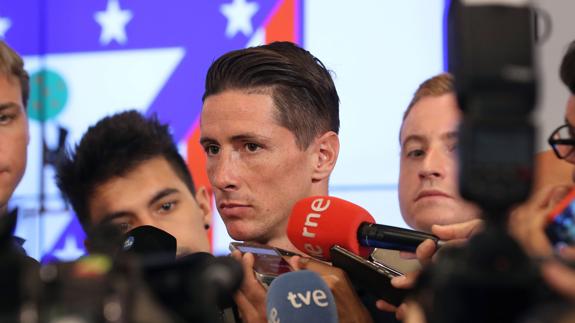 Fernando Torres atiende a los medios. 