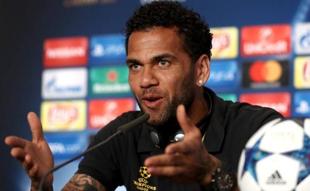 Alves, en rueda de prensa. 