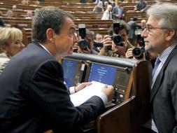 Zapatero y Rajoy acuerdan un riguroso control de las ayudas públicas a la banca