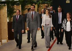 Los Príncipes inauguran el curso escolar en Lardero y agradecen el cariño y la alegría en su recibimiento