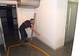 Garaje inundado en la calle Piquete // D.U.