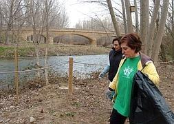 Un grupo de voluntarios que participaron en esta actividad ecológica. /J.ALBO