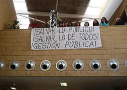 Una de las protestas llevadas a cabo contra la privatización de la gestión en el Hospital Fundación Calahorra. / JUAN MARÍN
