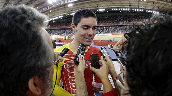 Cabello atiende a la prensa tras logarar una de sus medallas 