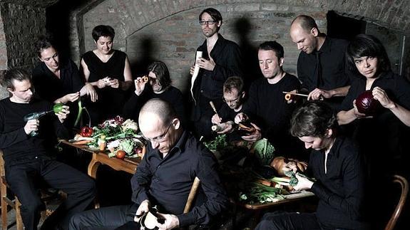 Músicos de 'The Vegetable Orchestra de Viena' 