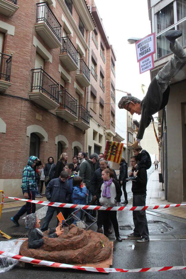 El Judas quemado en Alfaro arde en Cataluña
