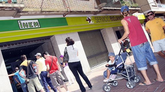 Oficina del INEM en Logroño./