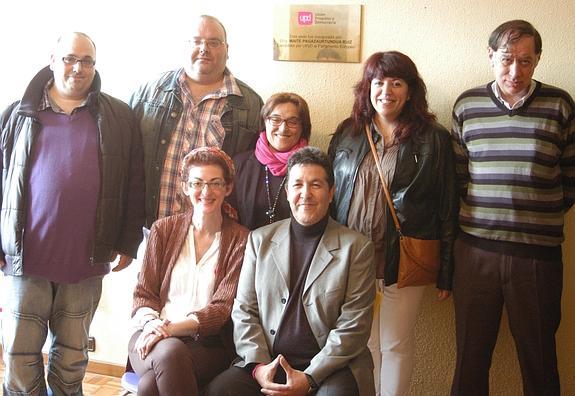 Los miembros de UPyD en Haro, ayer, en su nueva sede. 