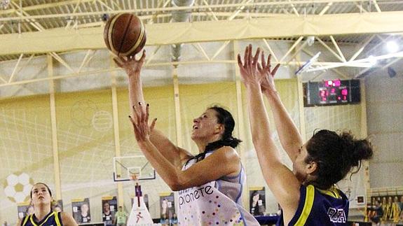 Un momento del partido del Promete ante el Ferrol. 