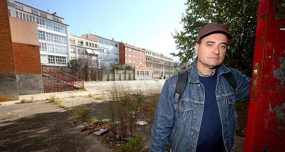 Camilo, en el patio de Maristas. 