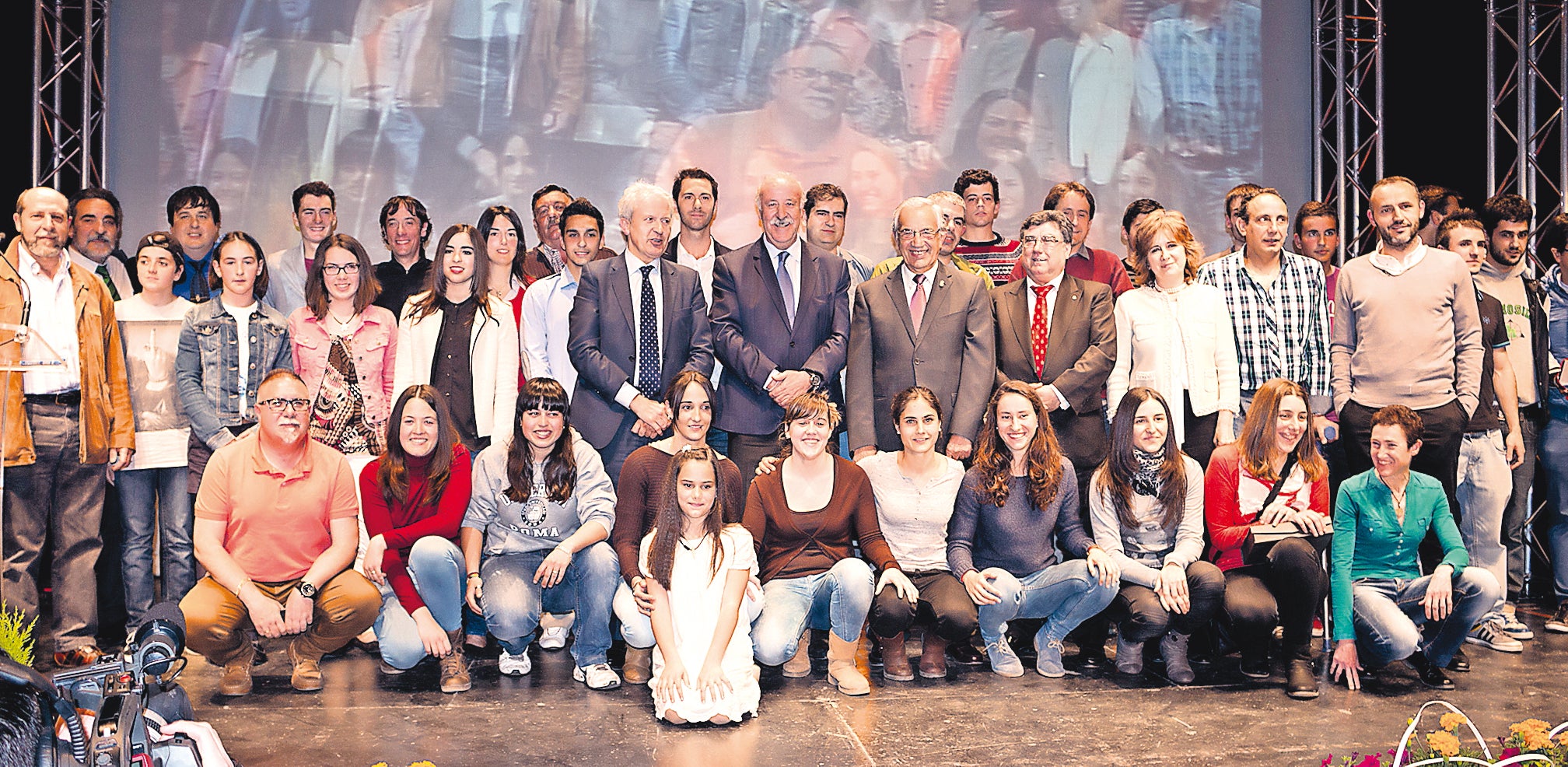 Foto de familia de los premiados