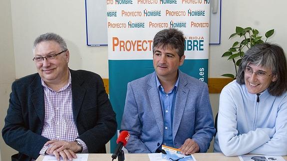 Responsables de la entidad social durante la rueda de prensa./