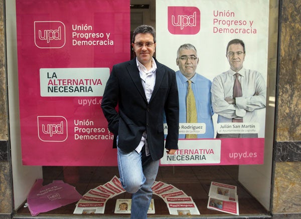 Julián San Martín, ante la sede de UPyD, en una imagen de archivo.