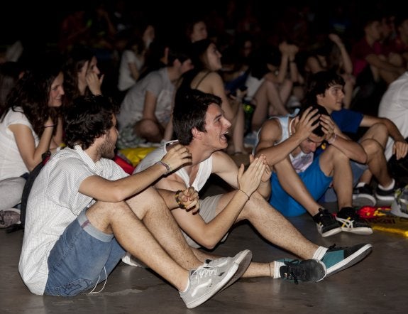   Ánimo y desesperanza. Gritos y lamentos, al unísono.