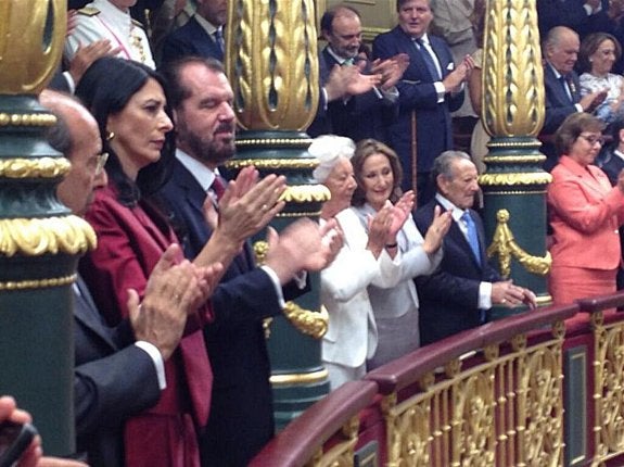 Jesús Ortiz, junto a su mujer Ana Togores; más a la derecha, Menchu Álvarez del Valle, Paloma Rocasolano y Francisco Rocasolano. 